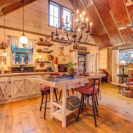 Pet-Friendly Wimberley Cabin With Fire Pit And Hot Tub Exterior photo