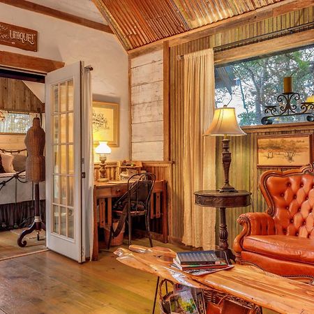 Pet-Friendly Wimberley Cabin With Fire Pit And Hot Tub Exterior photo