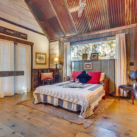Pet-Friendly Wimberley Cabin With Fire Pit And Hot Tub Exterior photo