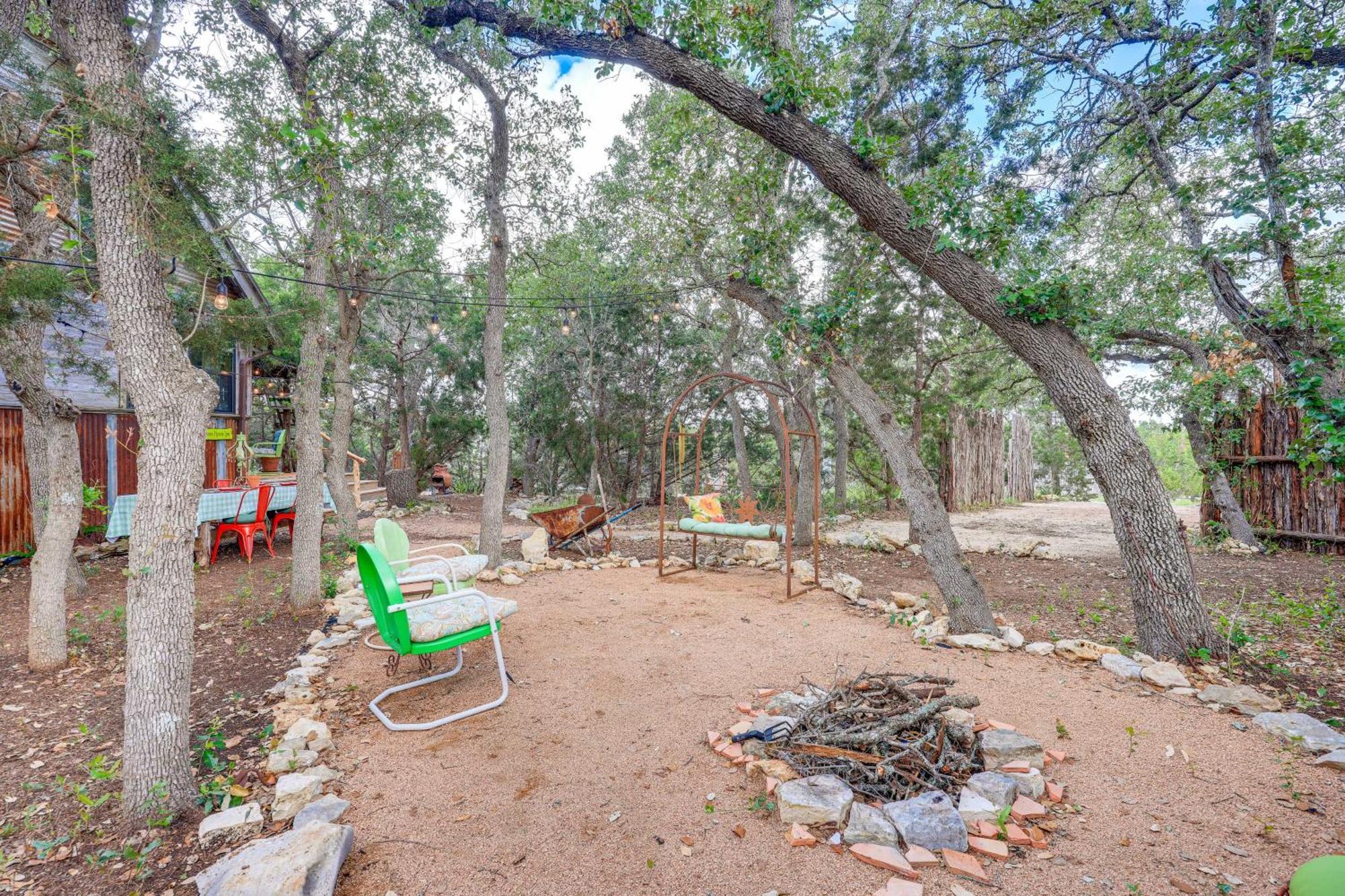 Pet-Friendly Wimberley Cabin With Fire Pit And Hot Tub Exterior photo