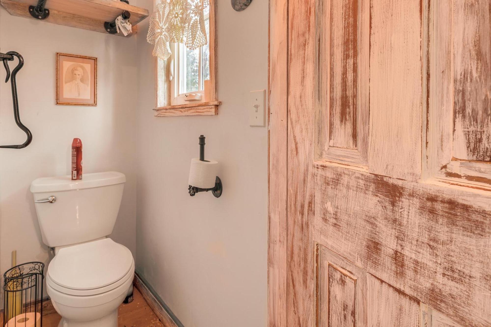 Pet-Friendly Wimberley Cabin With Fire Pit And Hot Tub Exterior photo