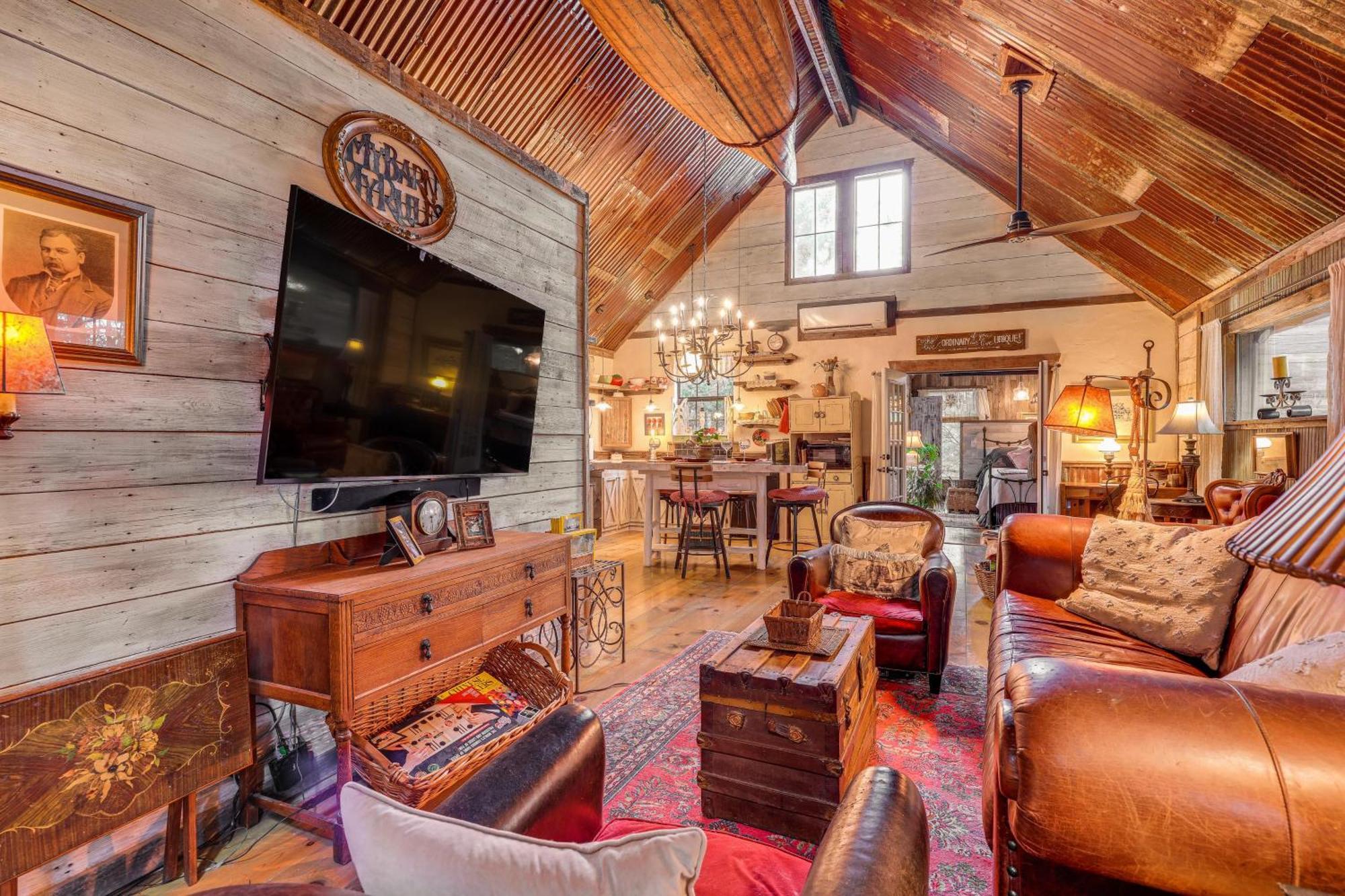 Pet-Friendly Wimberley Cabin With Fire Pit And Hot Tub Exterior photo