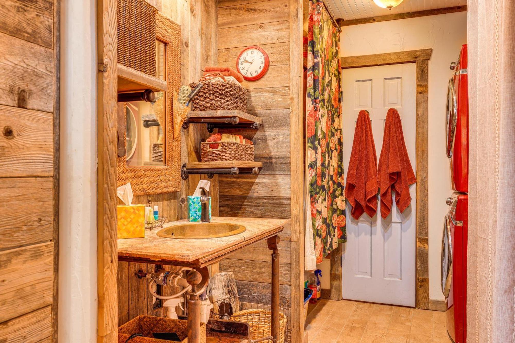 Pet-Friendly Wimberley Cabin With Fire Pit And Hot Tub Exterior photo