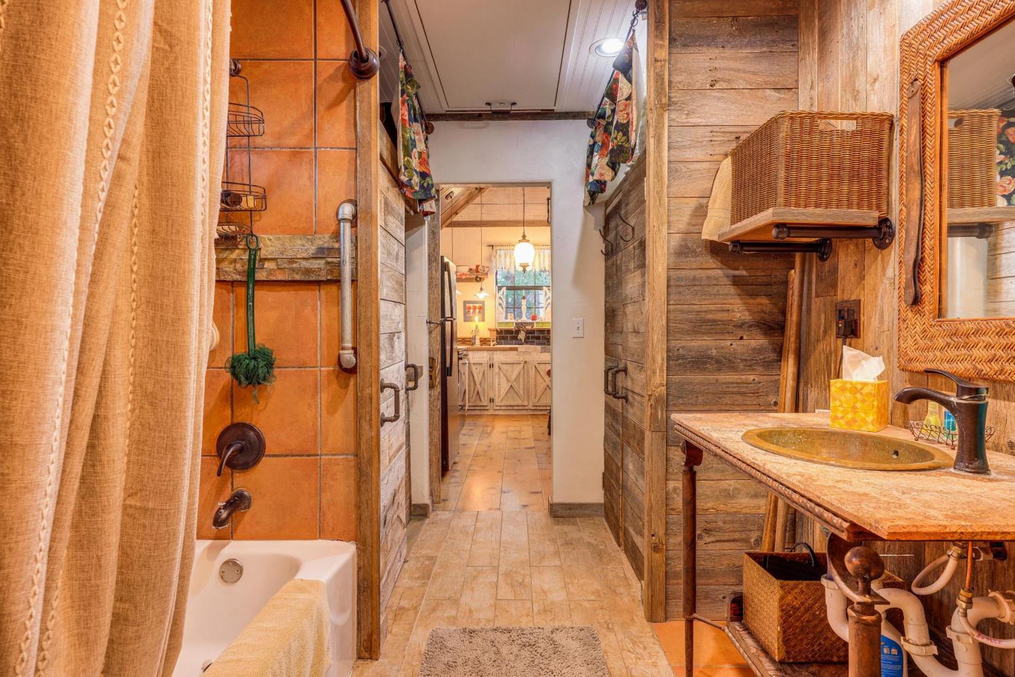 Pet-Friendly Wimberley Cabin With Fire Pit And Hot Tub Exterior photo