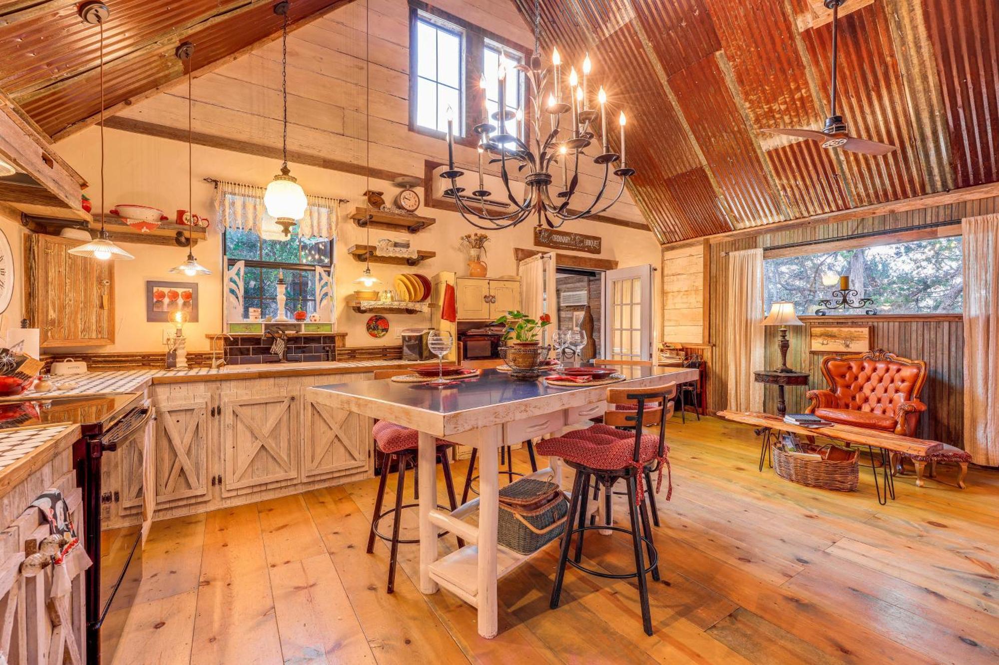 Pet-Friendly Wimberley Cabin With Fire Pit And Hot Tub Exterior photo