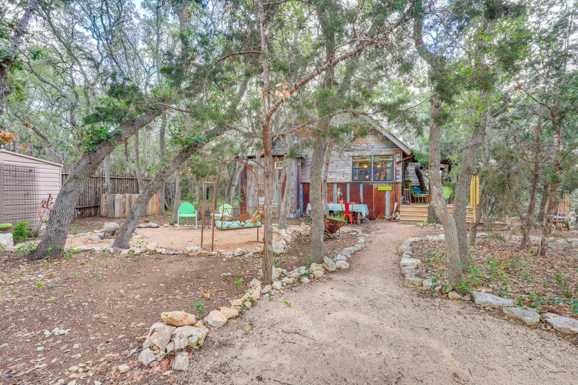 Pet-Friendly Wimberley Cabin With Fire Pit And Hot Tub Exterior photo