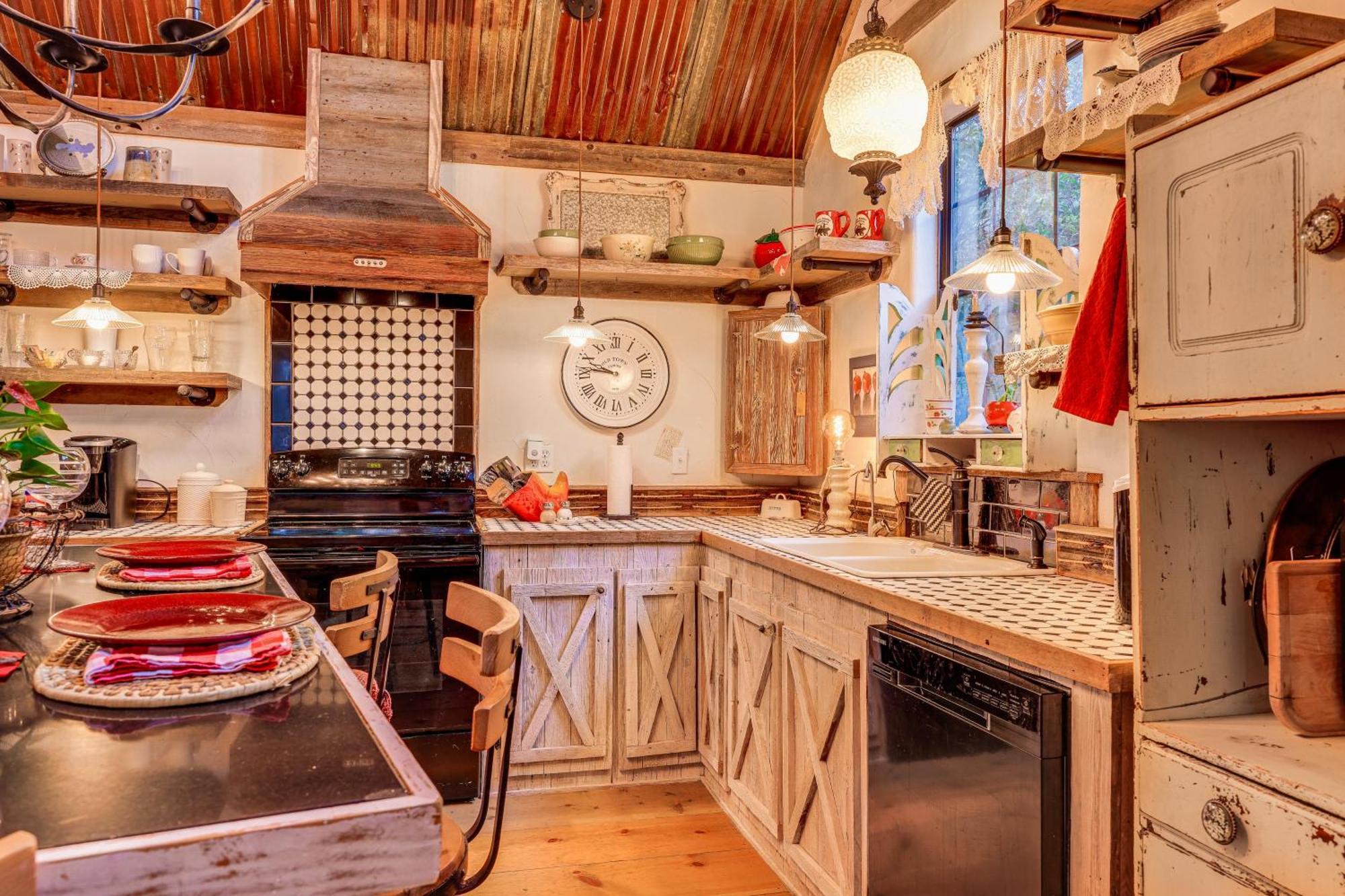 Pet-Friendly Wimberley Cabin With Fire Pit And Hot Tub Exterior photo
