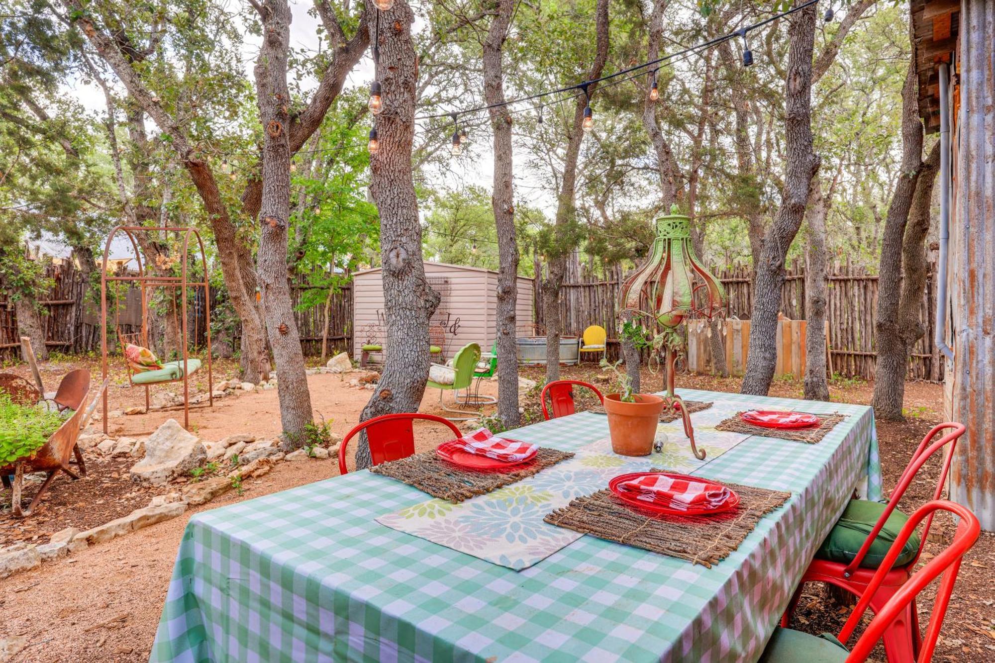 Pet-Friendly Wimberley Cabin With Fire Pit And Hot Tub Exterior photo