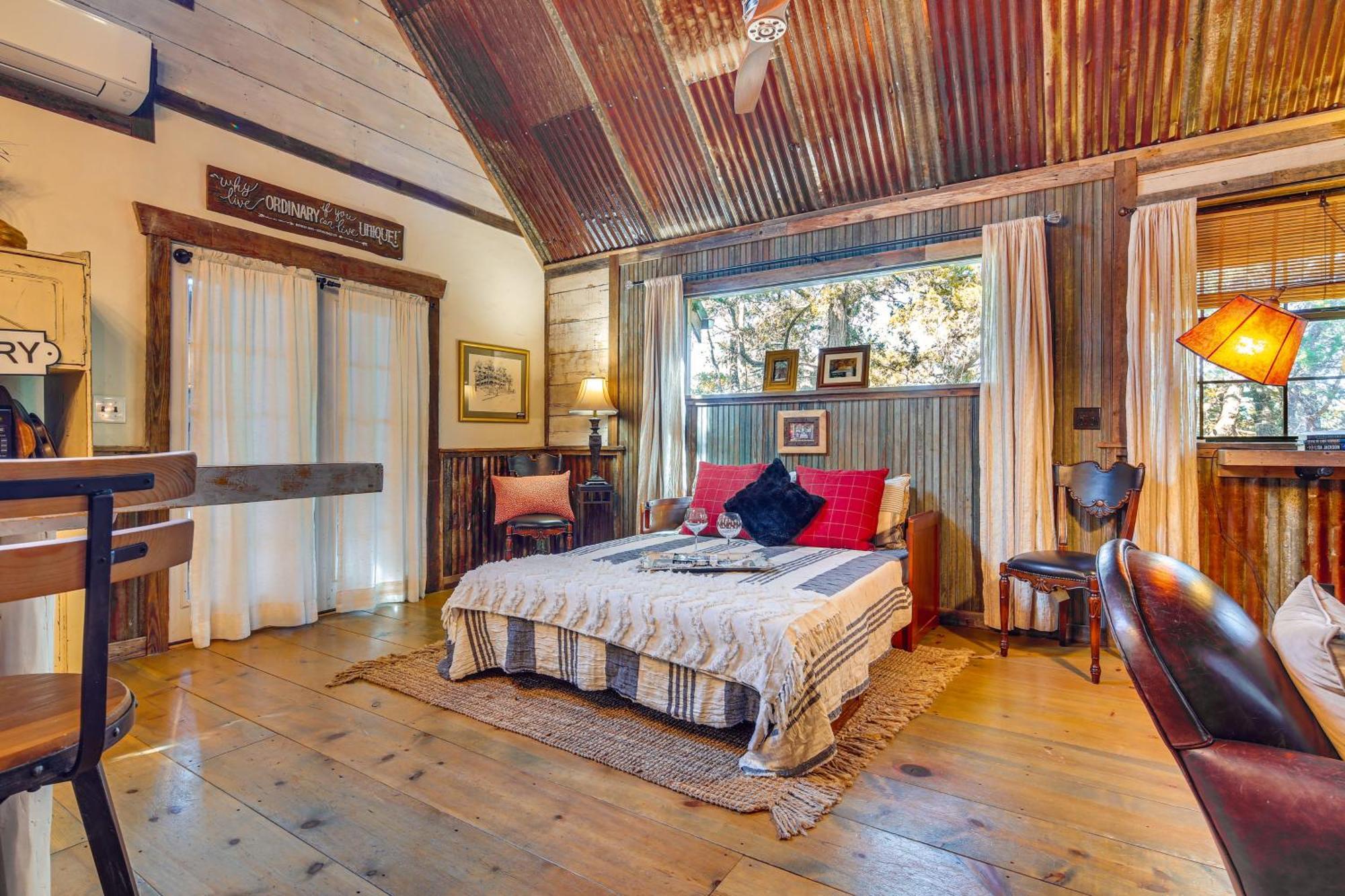 Pet-Friendly Wimberley Cabin With Fire Pit And Hot Tub Exterior photo
