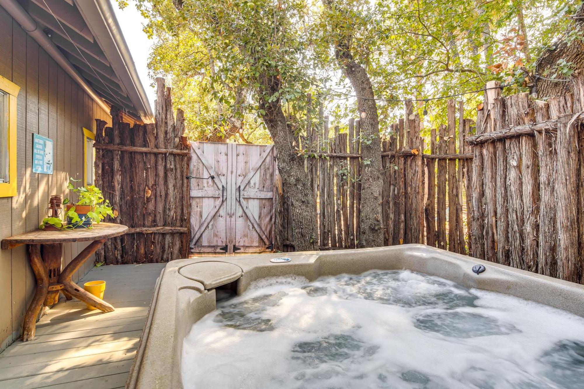 Pet-Friendly Wimberley Cabin With Fire Pit And Hot Tub Exterior photo