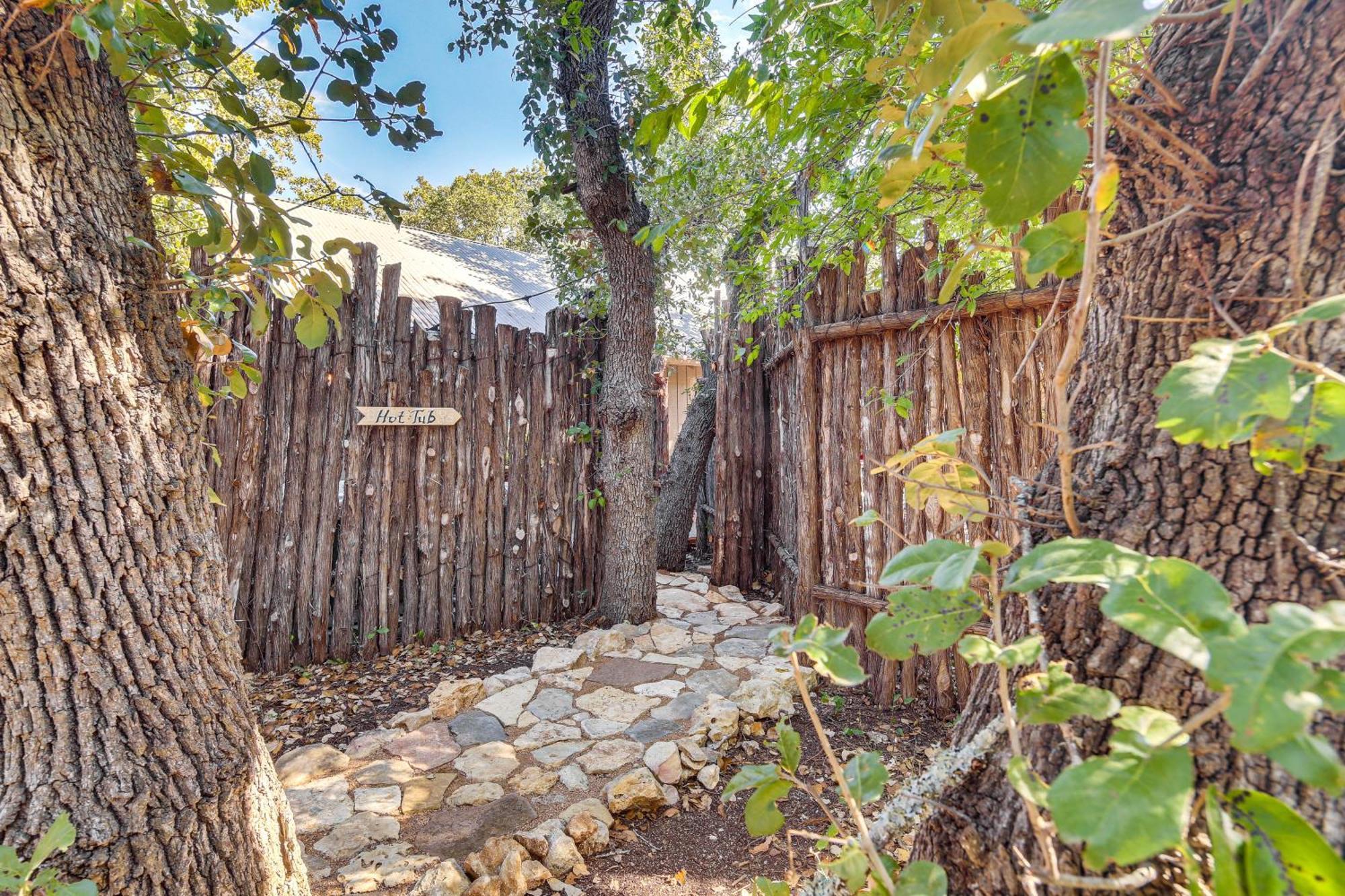 Pet-Friendly Wimberley Cabin With Fire Pit And Hot Tub Exterior photo