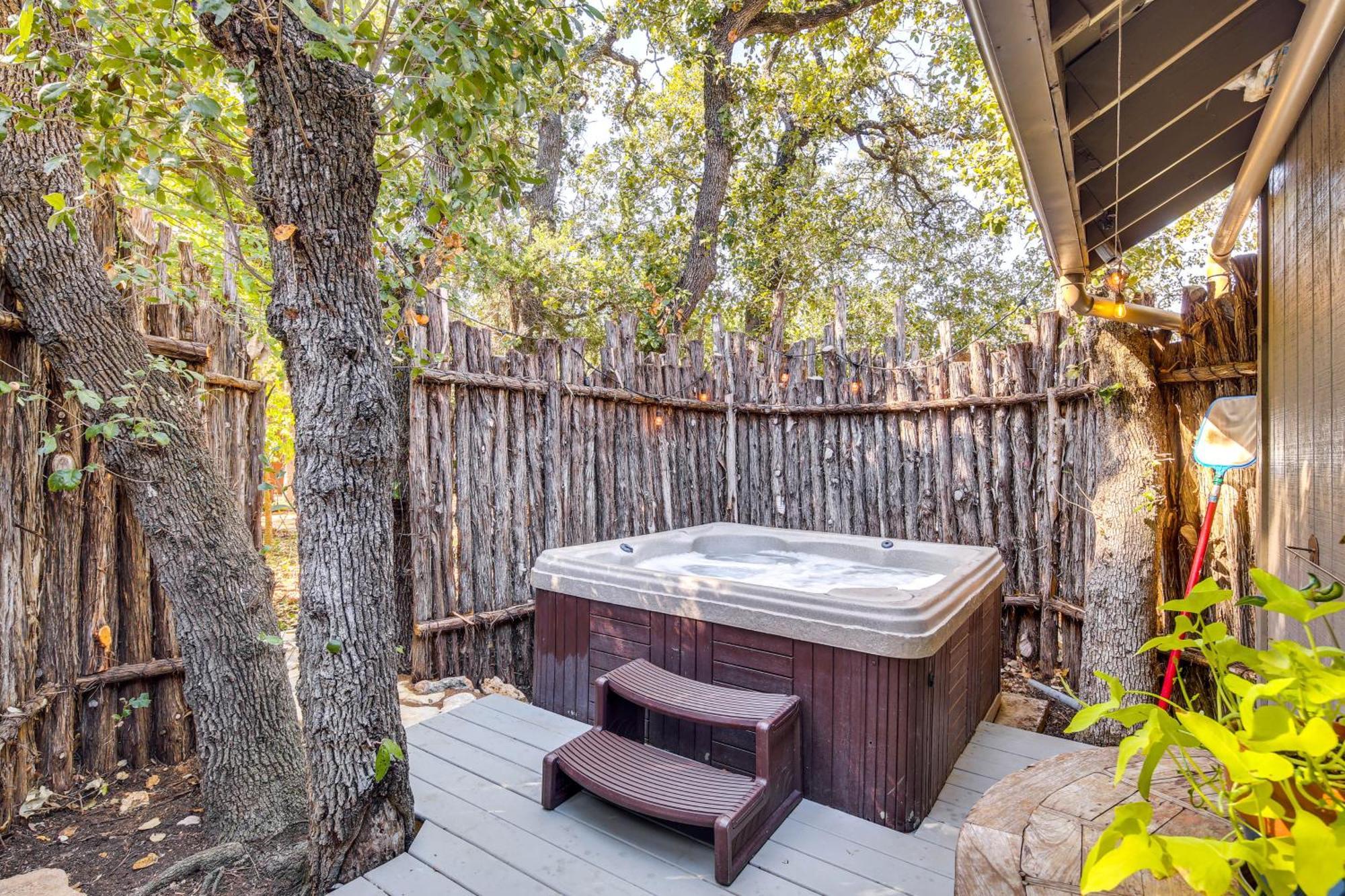 Pet-Friendly Wimberley Cabin With Fire Pit And Hot Tub Exterior photo